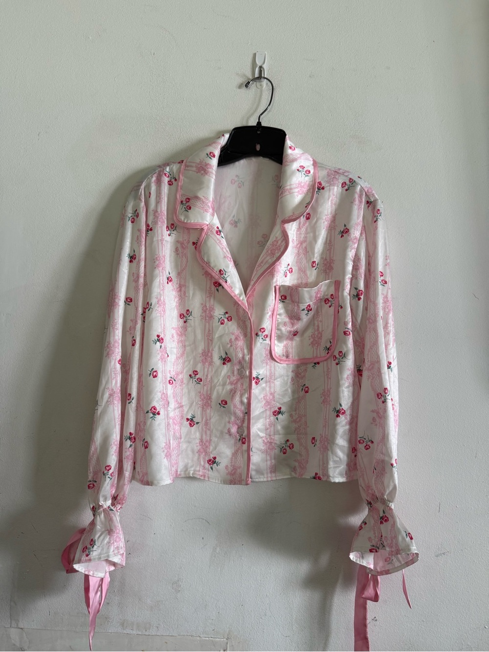 Altered State Womens Satin Floral Print Silky Ribbon Tie Wrist Top, Size Medium